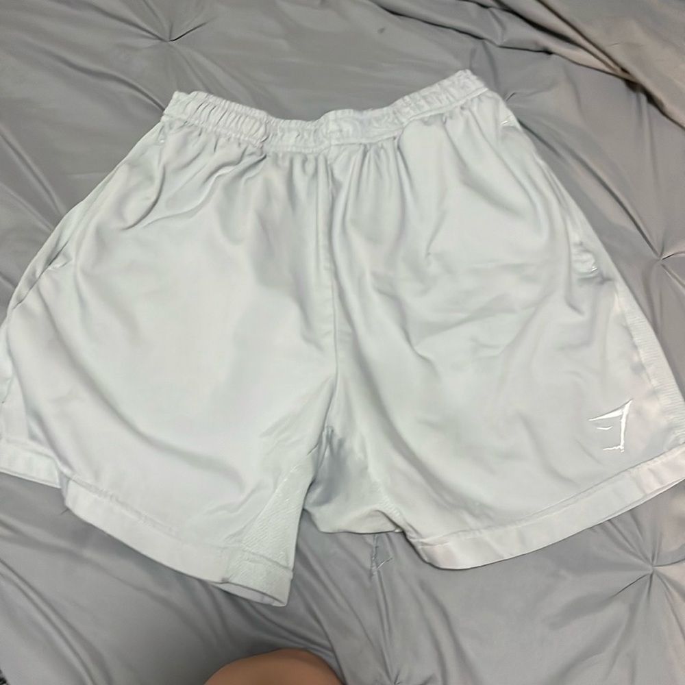 Men’s light grey gymshark shorts, size LG